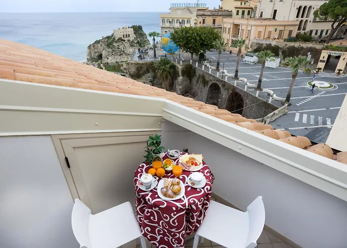 B&B Island Tropea -Sea View Rooms & Suites-